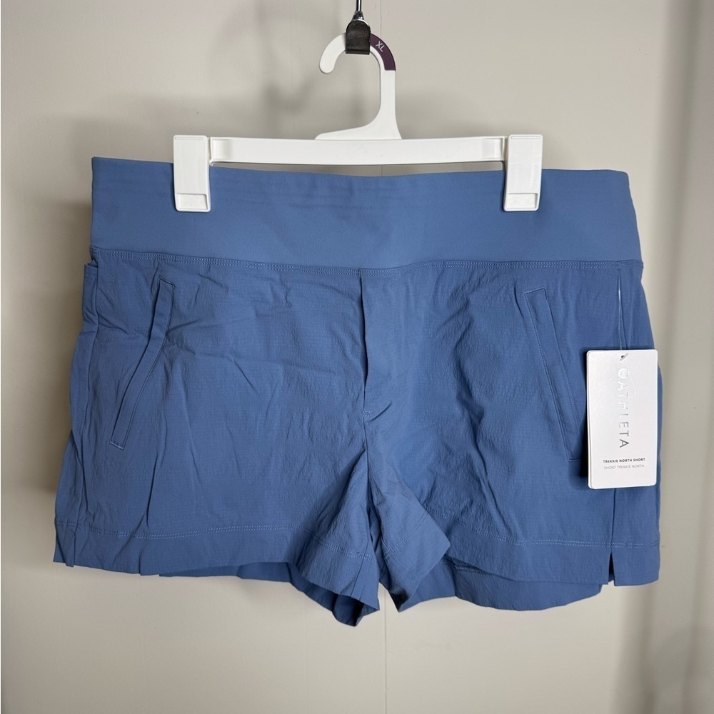 NWT ATHLETA Size 16 Light Blue Trekkie North Shorts. Has zipper pockets